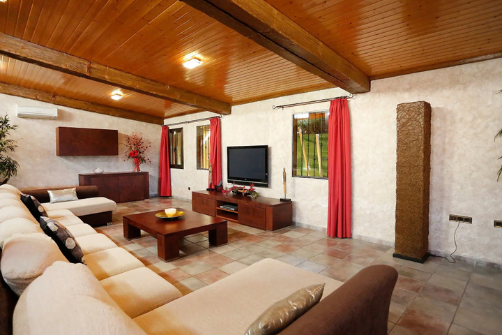 Room 3 of 20
