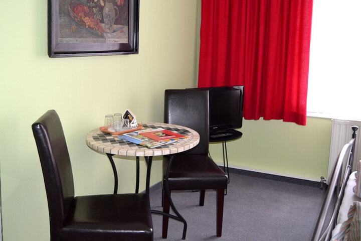 Room 7 of 38
