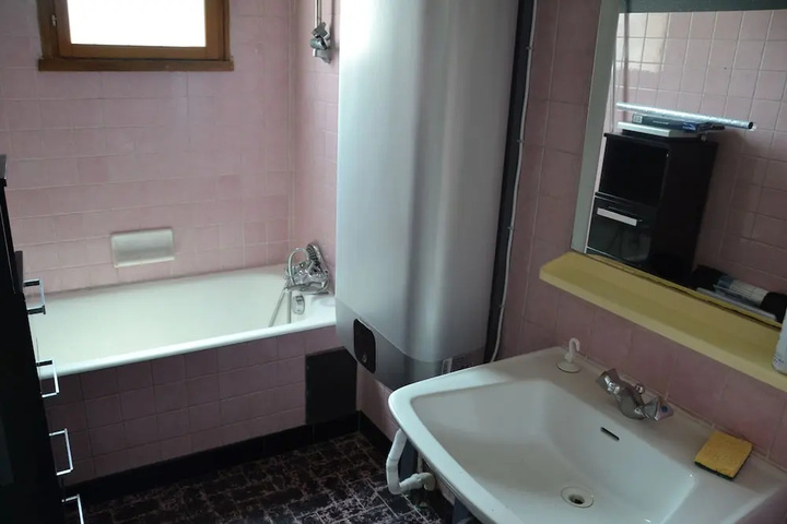 Room 5 of 7