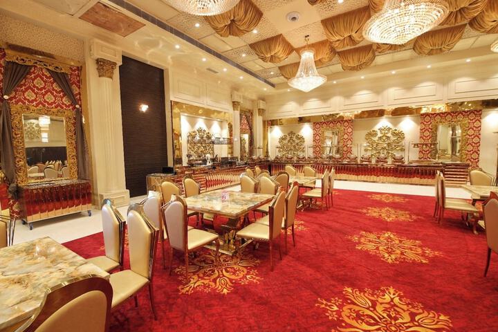 Ballroom/Hall 51 of 82