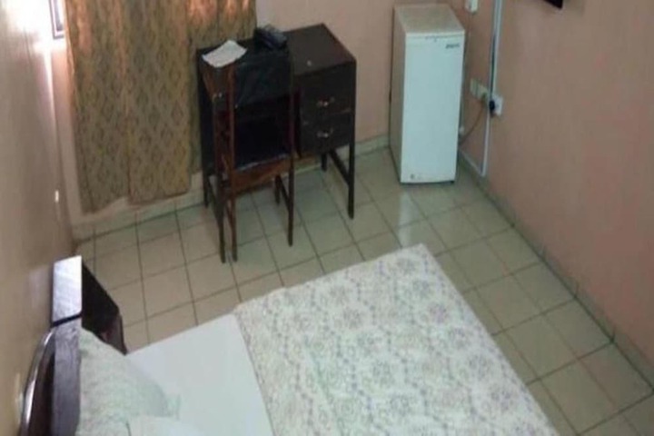 Room 10 of 26