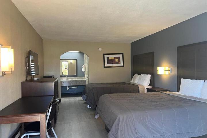 2 Double Beds (1 of 2)