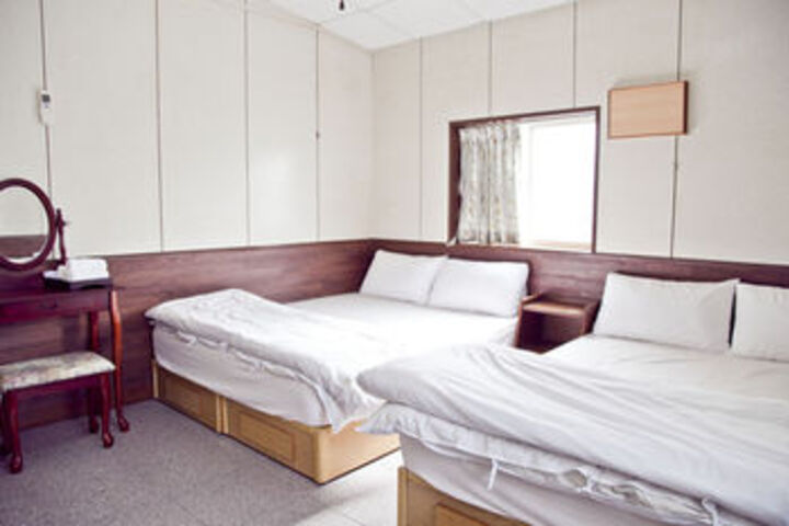 Room 8 of 19