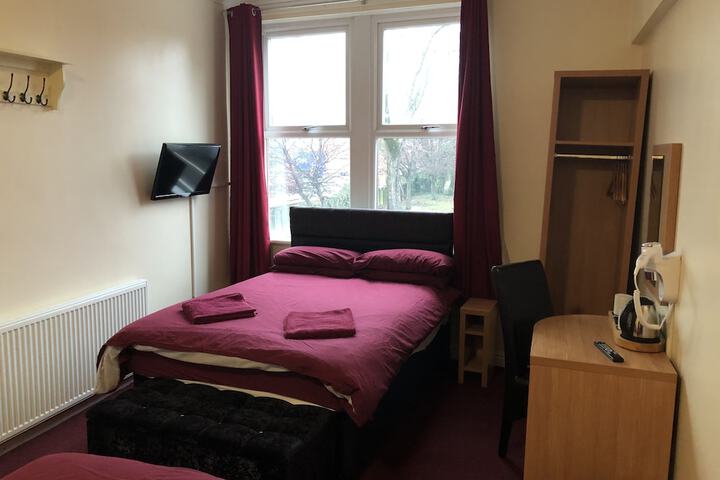 Room 9 of 33