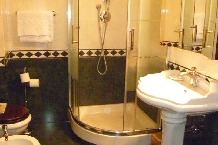 Room 9 of 29