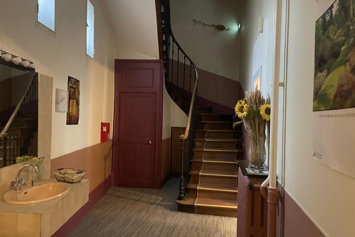 Room 8 of 10
