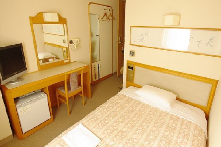 Room 3 of 40