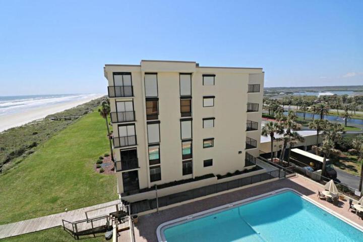 Exterior of Sand Dollar 1-506