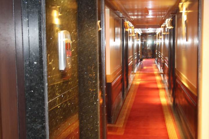 Ballroom/Hall 17 of 22