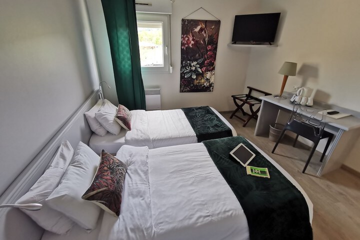 Room 8 of 34