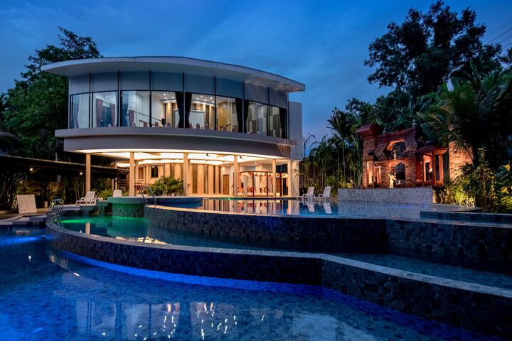 Pool 51 of 108