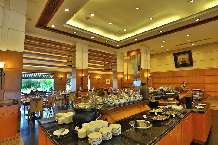 Dining 28 of 40
