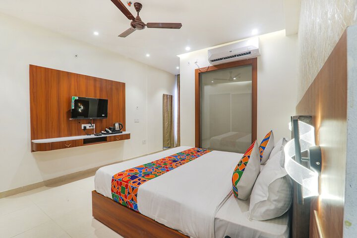 Room 16 of 33