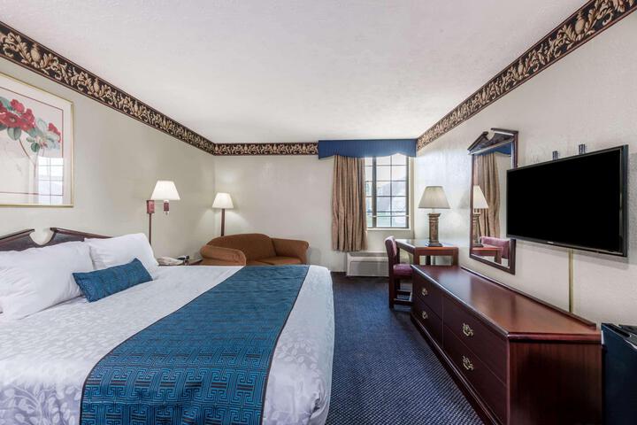 1 King Bed (9 of 15)