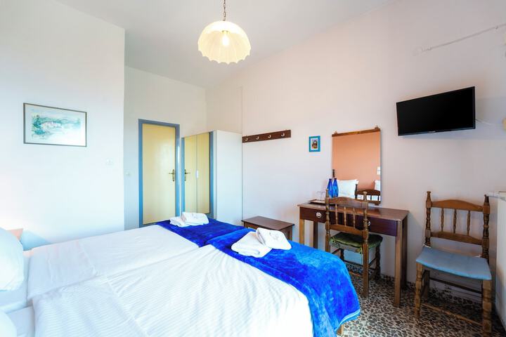 Room 6 of 34