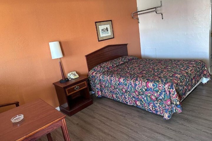Room 9 of 15