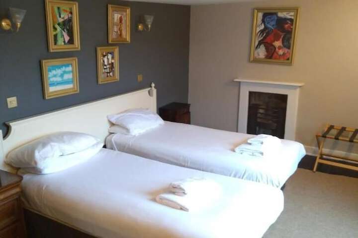 Room 13 of 136