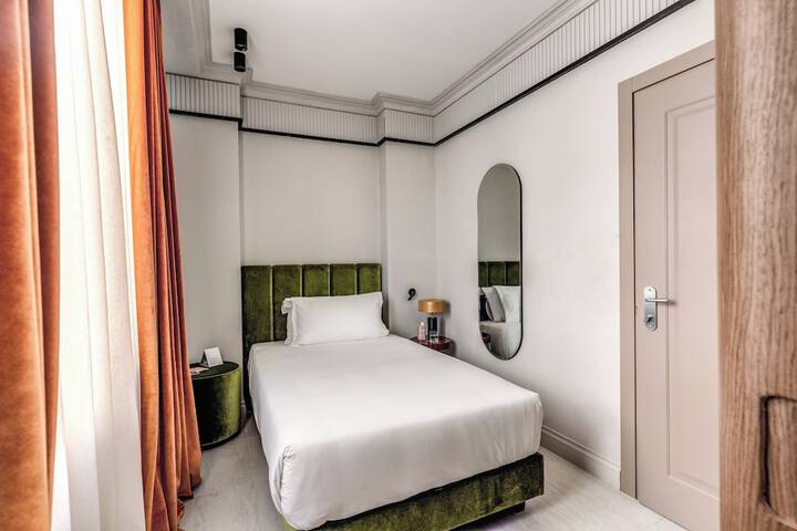 Room 7 of 47