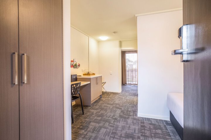 Room 6 of 43