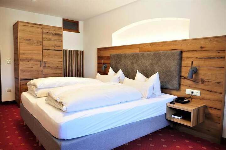 Room 6 of 32