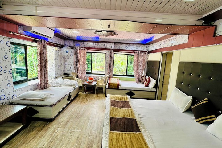 Room 8 of 28
