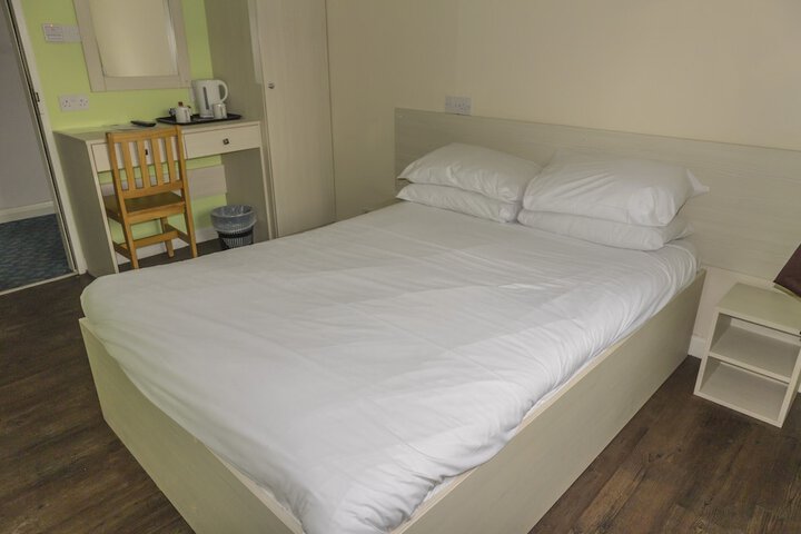 Room 8 of 19