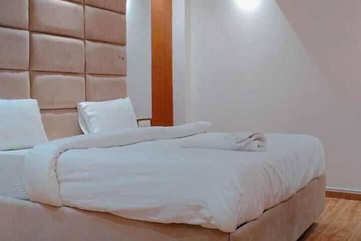 Room 4 of 11
