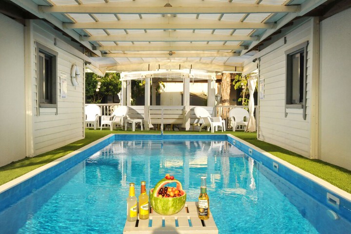 Pool 90 of 110