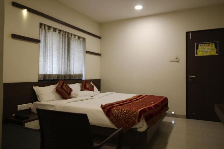 Room 5 of 32