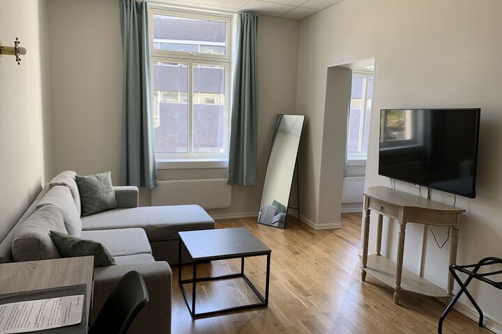 Room 4 of 38