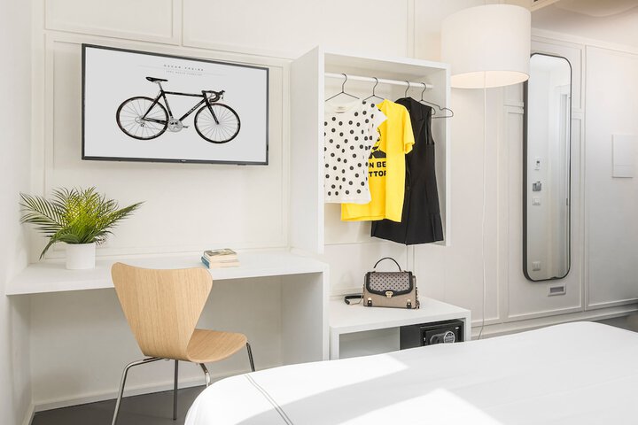 Room 8 of 33