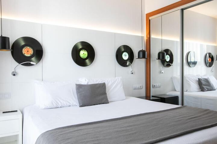 Room 32 of 70