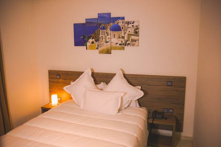 Room 9 of 28