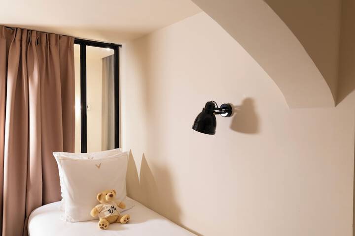 Room 37 of 203