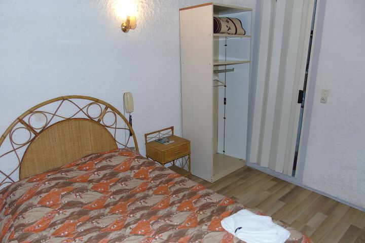 Room 8 of 17