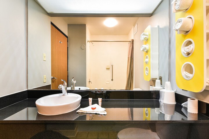 Bathroom sink