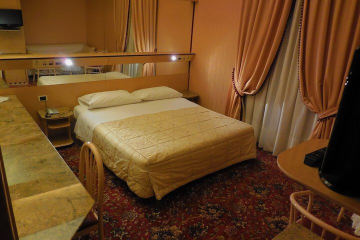 Room 14 of 33