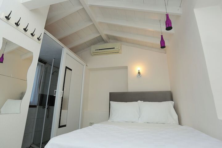 Room 8 of 21