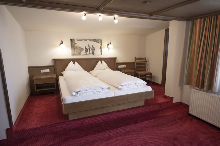 Room 13 of 44