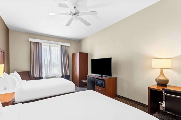 2 Queen Beds (5 of 19)