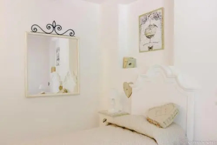 Room 4 of 12