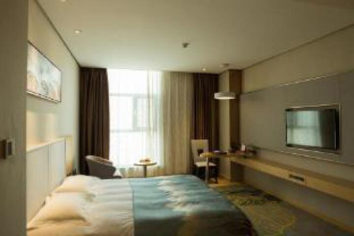 Room 6 of 7