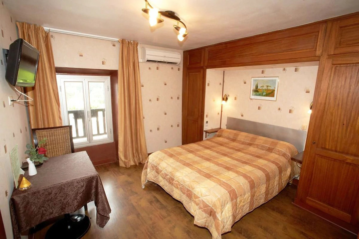 Room 1 of 1