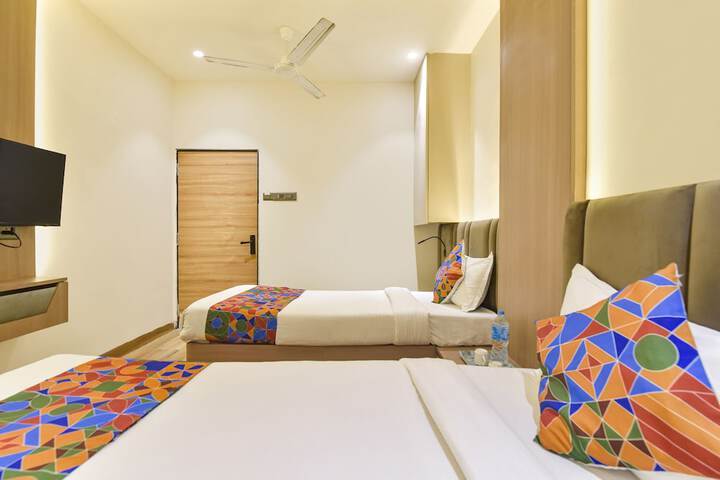 Room 13 of 33