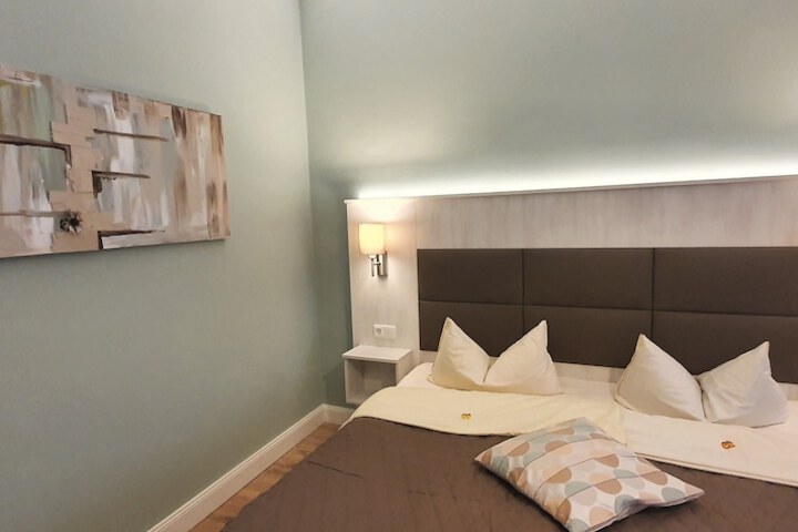 Room 25 of 76