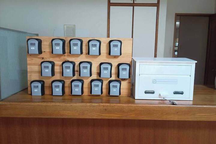 Room 8 of 16