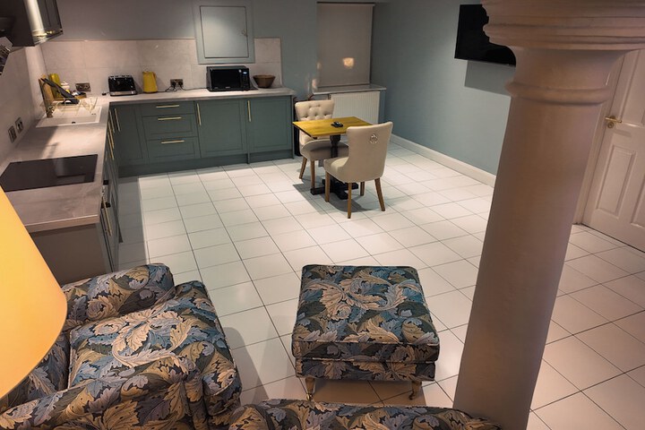 Room 95 of 174