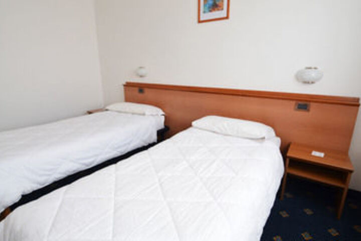 Room 10 of 50
