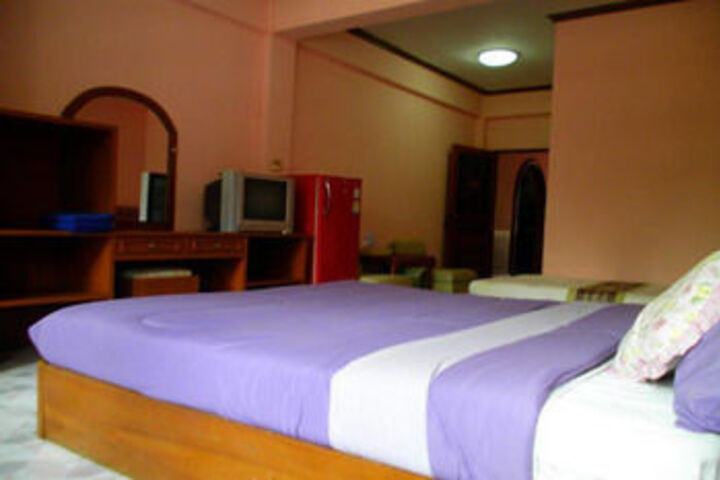Room 9 of 18