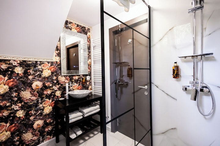 Room 49 of 70